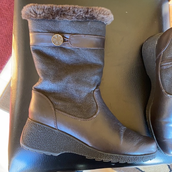Weathermates Women’s Boots - Picture 3 of 6